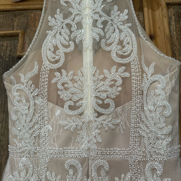 Knee length, cream & white beard & sequin dress. - Picture 5 of 5